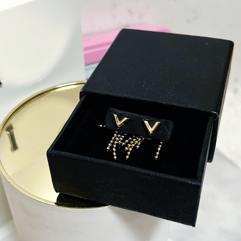 Authentic Louis Vuitton HTF Essential V Boucle Fringe Gold tone Earrings - Picture 9 of 13